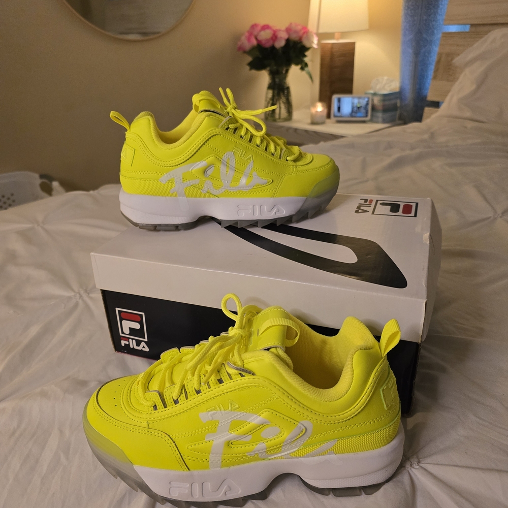 Fila Neon Yellow Sneakers Size Kid's 6 / Women's 8 Like New
